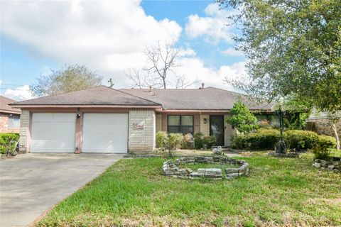 Photo of 1022 Saddle Rock Drive, Houston, TX 77088 (MLS # 7523046)