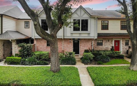 Photo of 1313 Reddleshire Lane #1313, Houston, TX 77043 (MLS # 38785598)