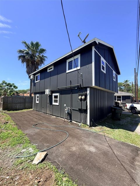 Photo of 2919 Avenue K #3, Galveston, TX 77550 (MLS # 69041751)