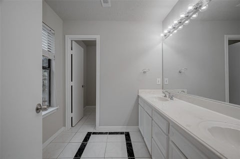 Tiny photo for 919 Mockingbird Way, Sugar Land, TX 77478 (MLS # 35001373)