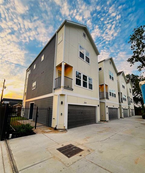 Tiny photo for 3802 Yale Street, Houston, TX 77018 (MLS # 22719079)