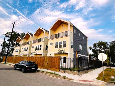 Photo of 3802 Yale Street, Houston, TX 77018 (MLS # 22719079)