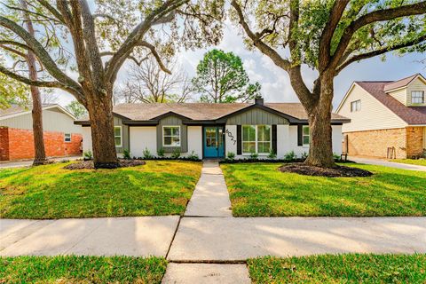 Photo of 6027 Valkeith Drive, Houston, TX 77096 (MLS # 93172975)