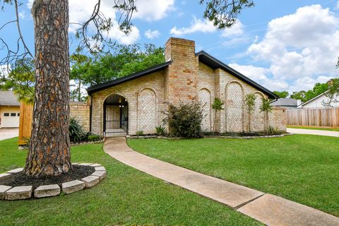 Photo of 2735 Triway Lane, Houston, TX 77043 (MLS # 14595123)