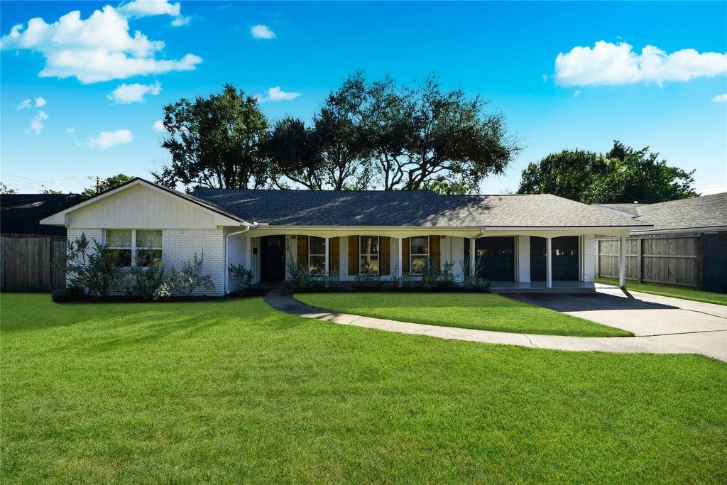 Photo of 5605 Flack Drive, Houston, TX 77081 (MLS # 68168941)