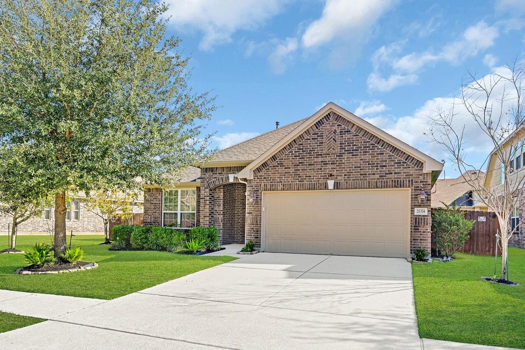 Photo of 21374 Somerset Shores Crossing, Kingwood, TX 77339 (MLS # 18818439)