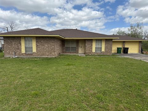 Photo of 872 Granville Drive, Houston, TX 77091 (MLS # 45757930)