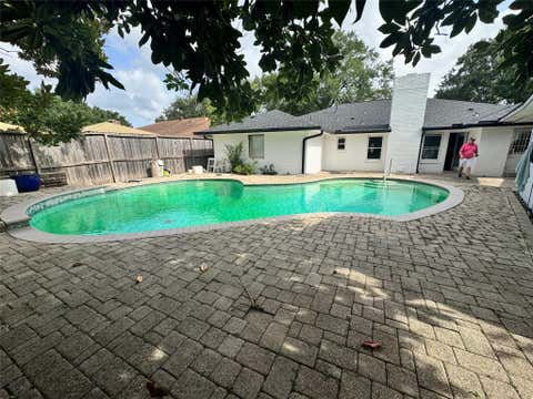 Homes For Sale - 7706 Braesview Lane<br/> Harris County, Houston, TX 77071