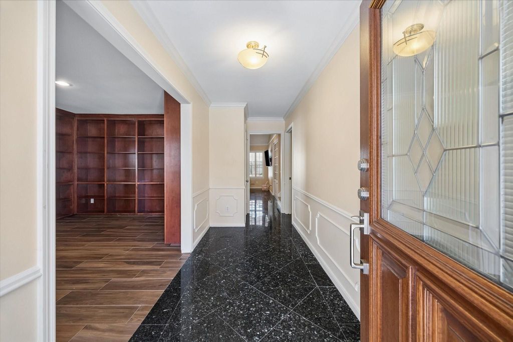 Photo of 10906 Piping Rock Lane, Houston, TX 77042 (MLS # 30778775)