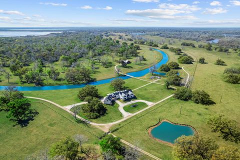 Photo of 7341 County Road 27, Damon, TX 77430 (MLS # 54544995)