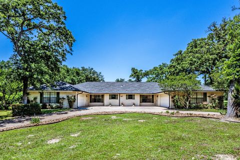 Photo of 67 Fairway Drive, Normangee, TX 77871 (MLS # 53493433)