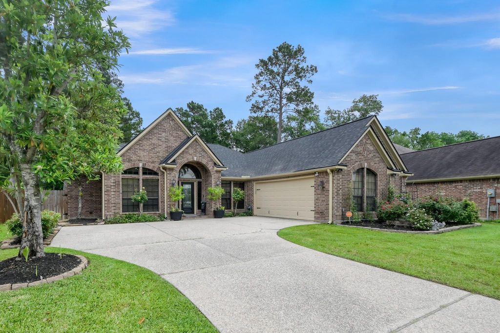 Photo of 28 Stanford Court, Montgomery, TX 77356 (MLS # 24076150)
