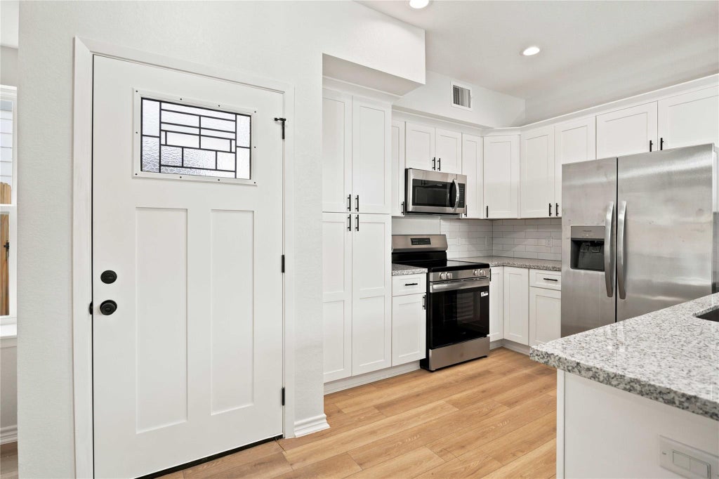 Photo of 2024 Hampton Street #B, Houston, TX 77088 (MLS # 66336309)