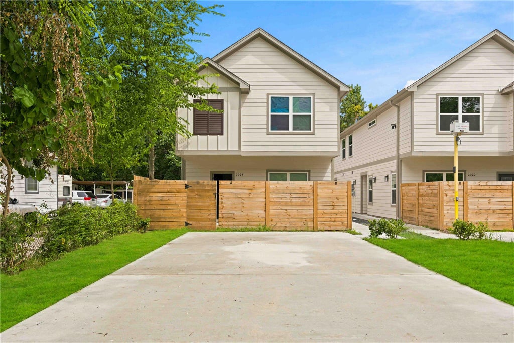 Photo of 2024 Hampton Street #B, Houston, TX 77088 (MLS # 66336309)