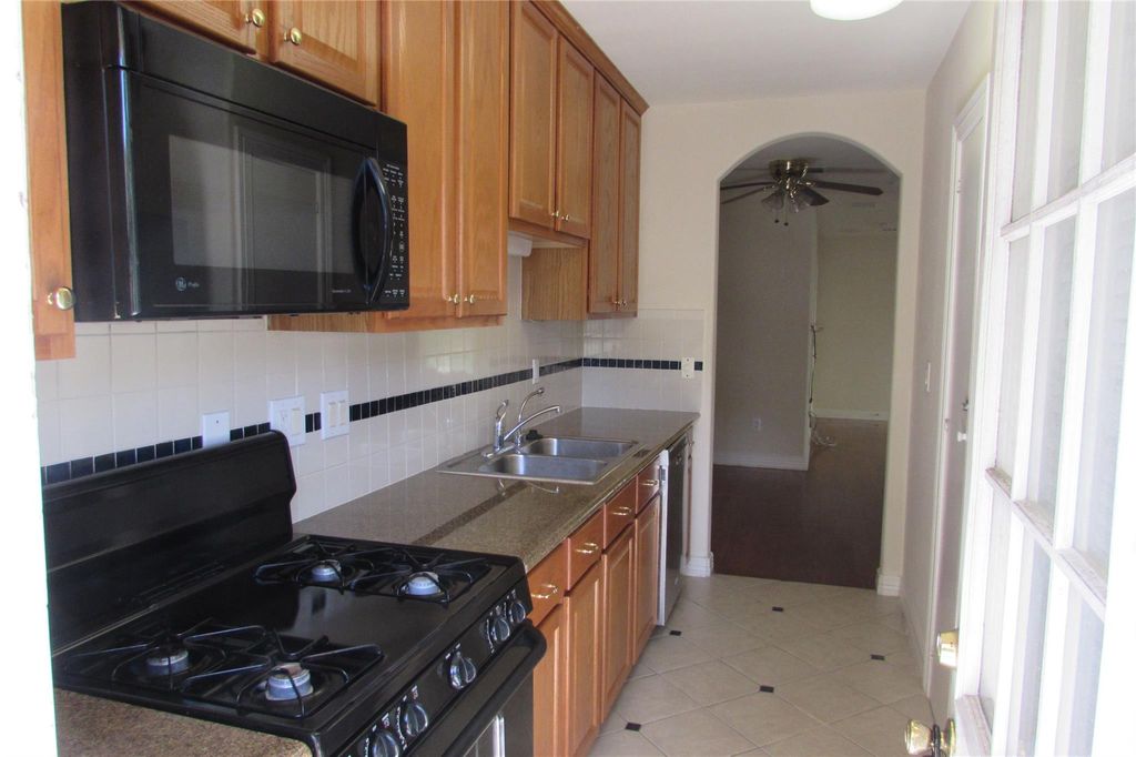 Photo of 2513 Shakespeare Street #3, Houston, TX 77030 (MLS # 35025389)