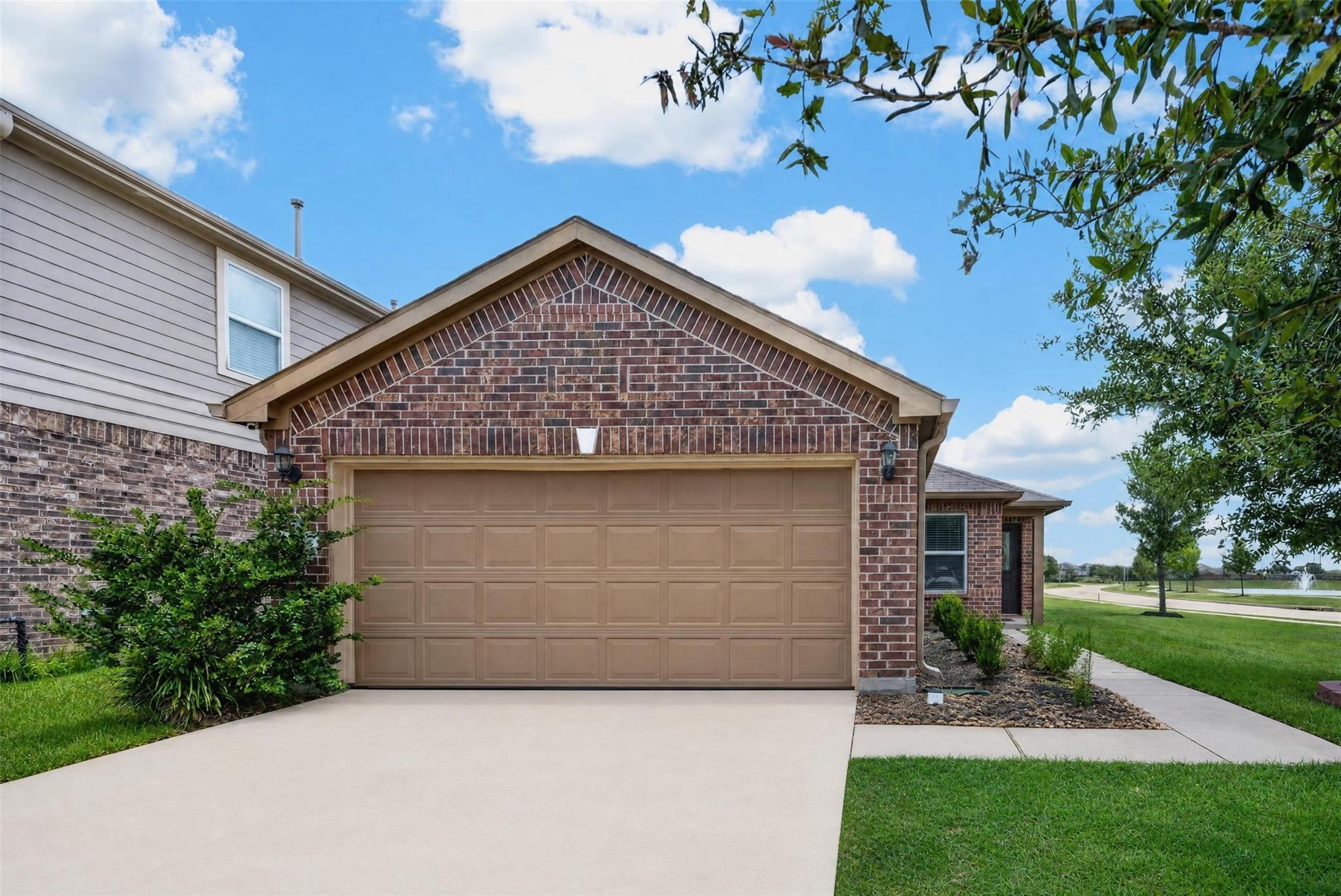 5202 Pine Forest Ridge Street
