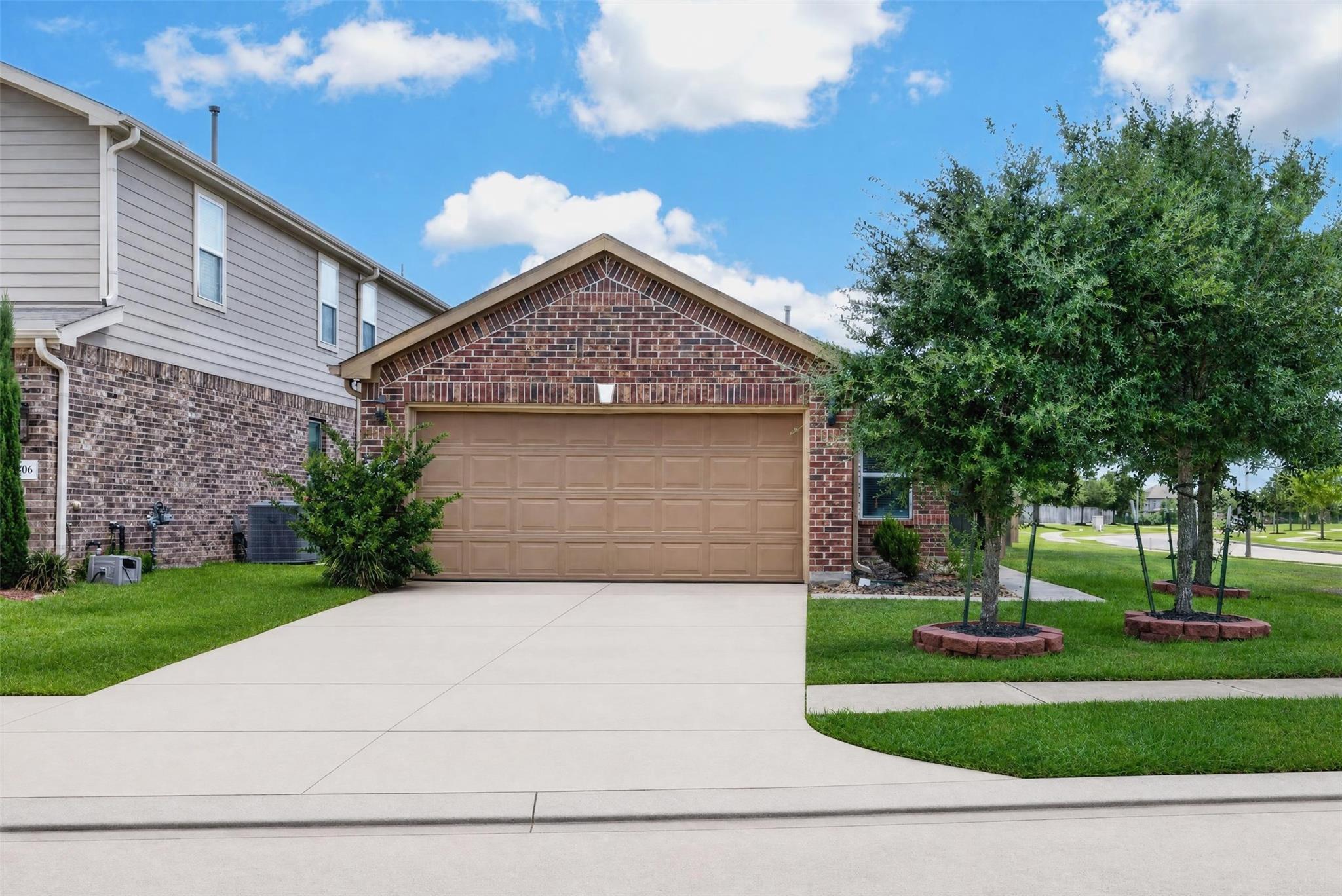 5202 Pine Forest Ridge Street