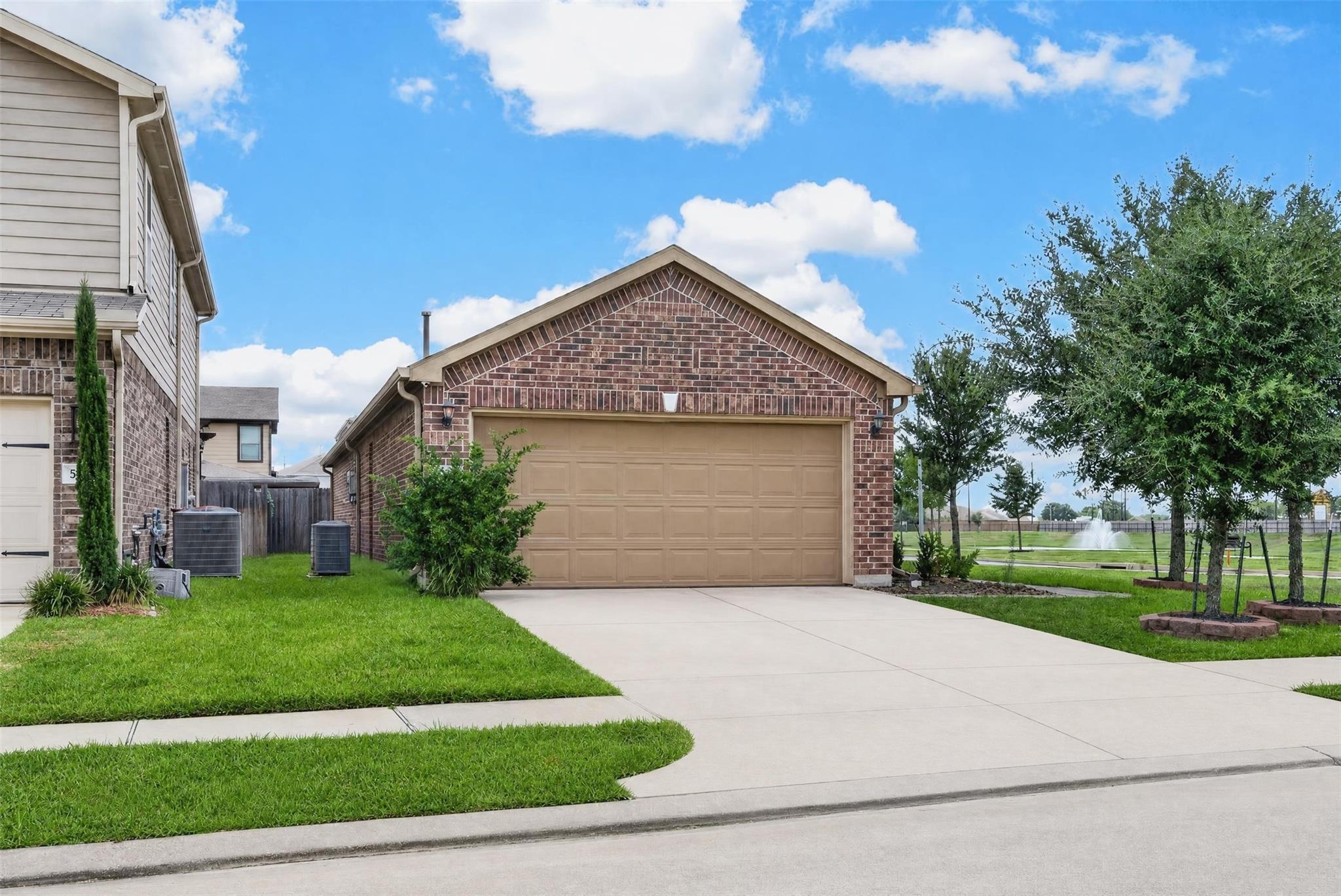 5202 Pine Forest Ridge Street