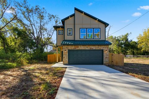 Photo of 812 Linia Alfred St, Cleveland, TX 77327 (MLS # 10008619)
