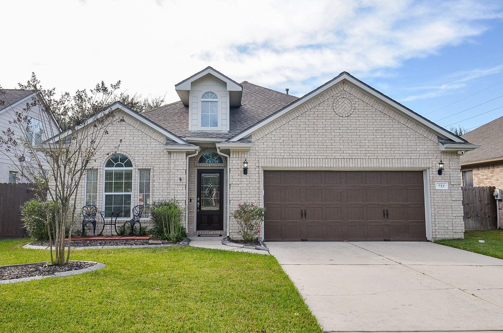 Photo of 723 Hinsdale, Magnolia, TX 77354 (MLS # 83581410)