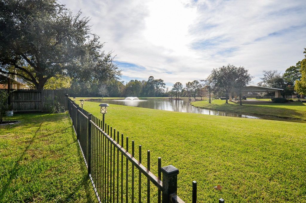 Photo of 723 Hinsdale, Magnolia, TX 77354 (MLS # 83581410)