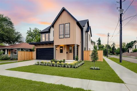 Photo of 902 E 25th Street, Houston, TX 77009 (MLS # 68810228)