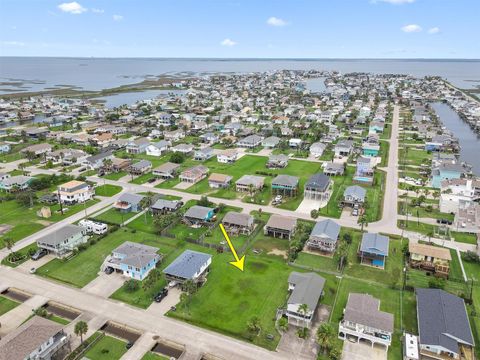 Photo of 16534 Jolly Roger, Jamaica Beach, TX 77554 (MLS # 62007931)