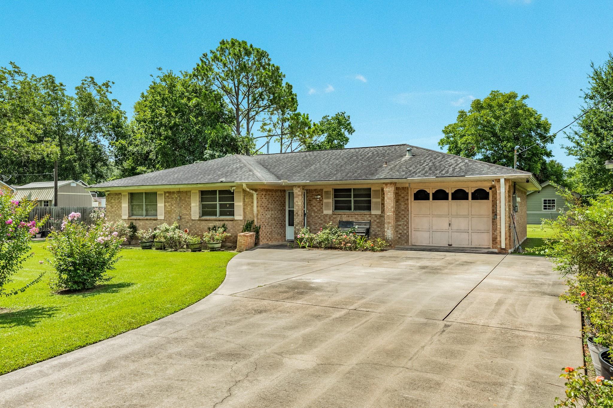 409 Red Oak Street