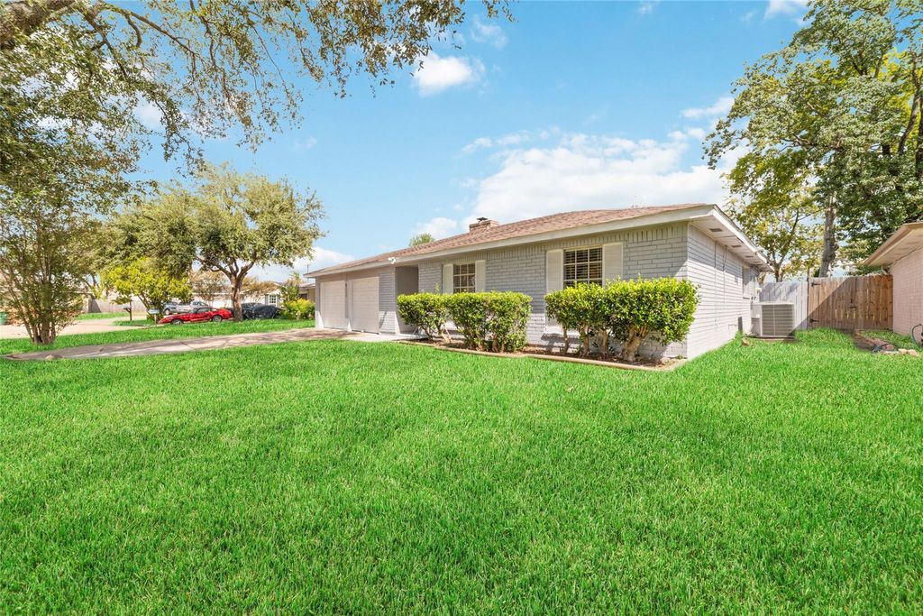 Photo of 6111 Westbranch Drive, Houston, TX 77072 (MLS # 76803724)