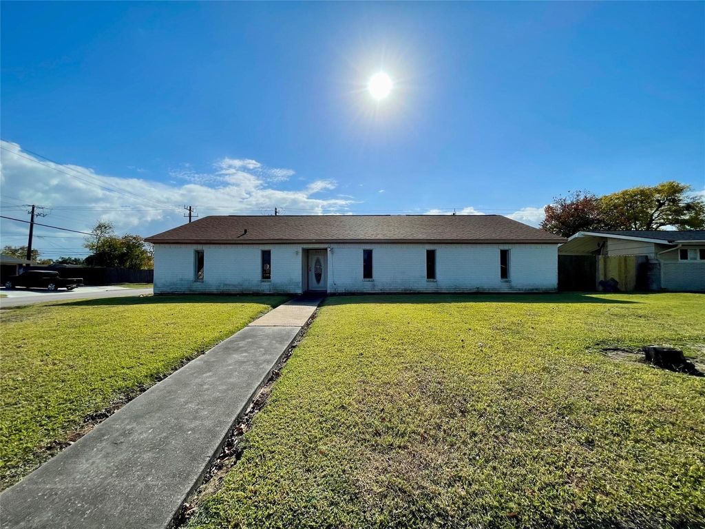 Photo of 903 W 8th Street, Freeport, TX 77541 (MLS # 2320790)