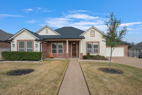 Homes For Sale - 5303 Riviera Court<br/> College Station, TX 77845