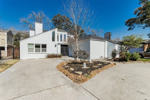 Photo of 14102 Briarhills Parkway, Houston, TX 77077 (MLS # 42347748)