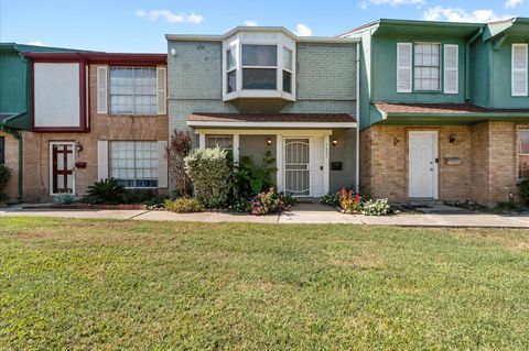 1025 Willow Oaks Circle Pasadena TX 77506