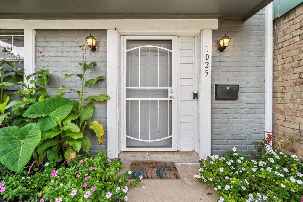 Photo of 1025 Willow Oaks Circle, Pasadena, TX 77506 (MLS # 51366582)