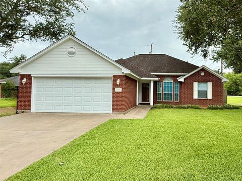 Photo of 1140 Thomas Drive, Angleton, TX 77515 (MLS # 85928996)