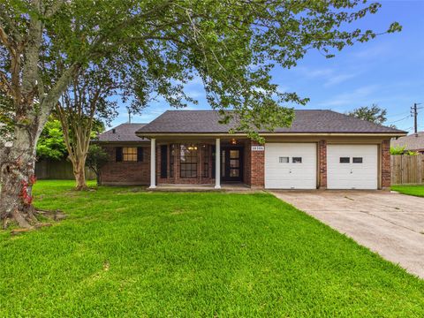 Homes For Sale - 10306 Rustic Rock Road<br/> La Porte, TX 77571
