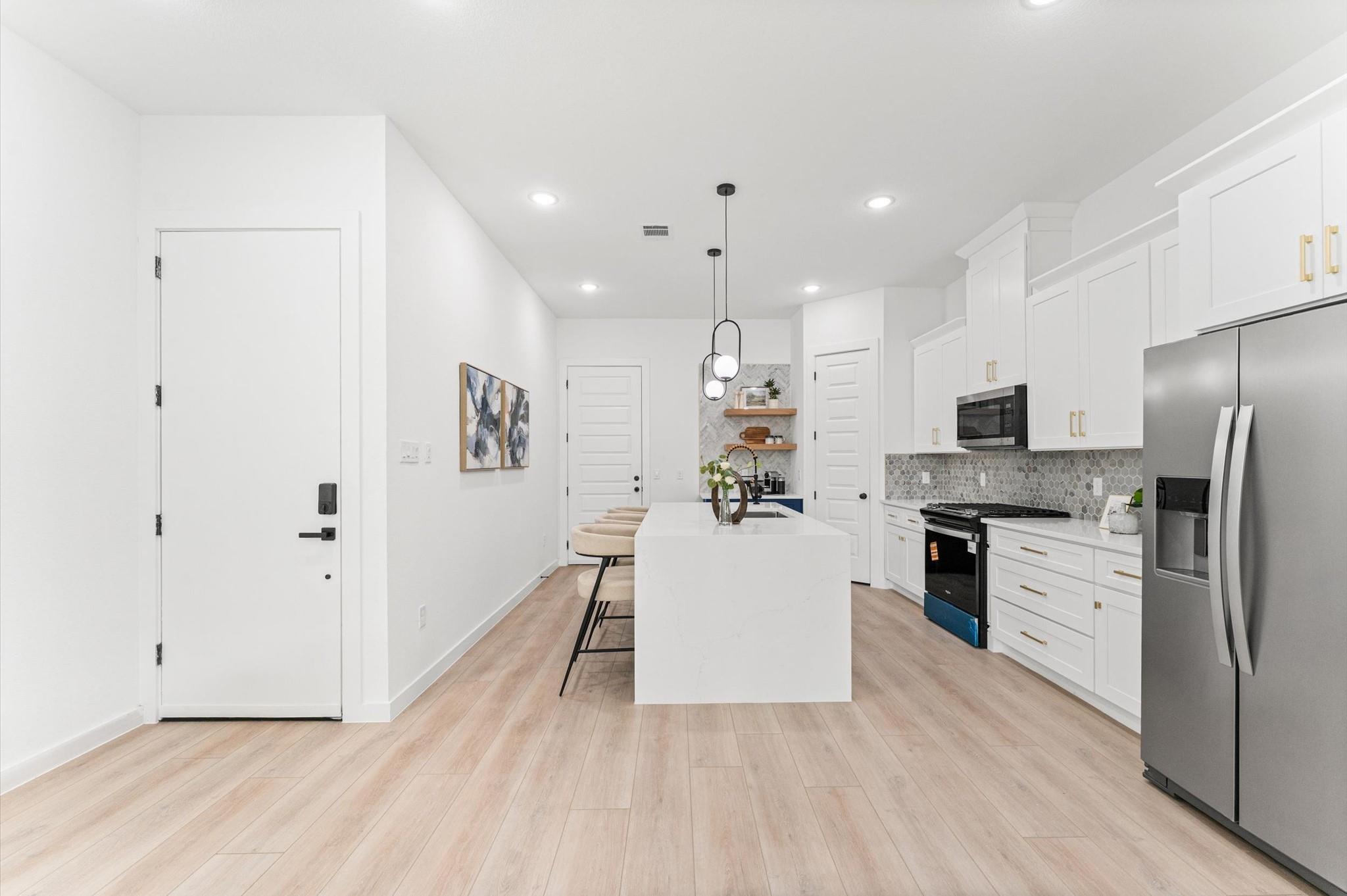7128 Avenue Q