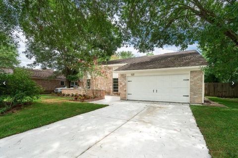 Photo of 13911 Briar Place Drive, Houston, TX 77077 (MLS # 12719092)