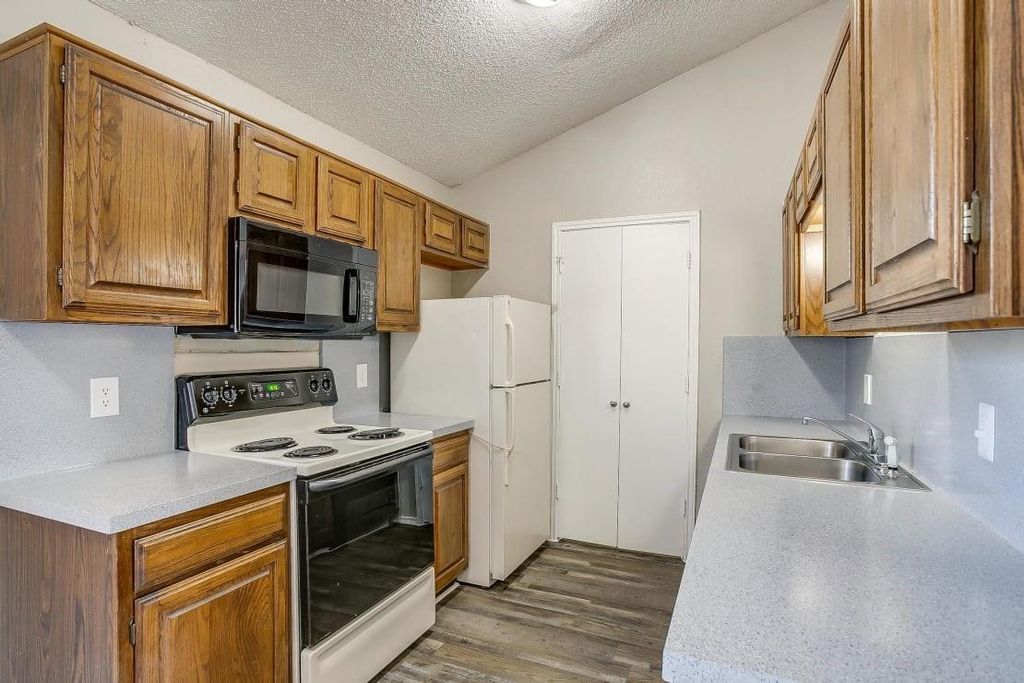 Photo of 1000 River Bend Drive #B2-0262, Lancaster, TX 75146 (MLS # 44537822)