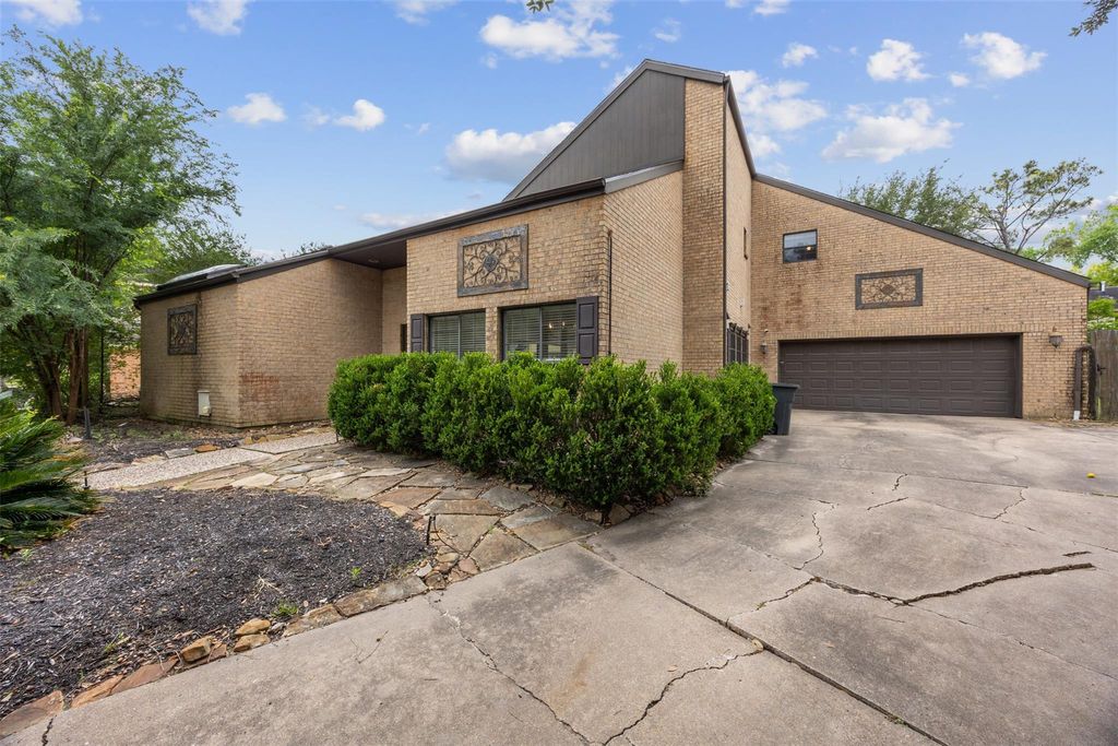 Photo of 1616 Park Haven Drive, Houston, TX 77077 (MLS # 49900297)