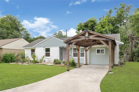 Photo of 5714 Peacock Street, Houston, TX 77033 (MLS # 10558077)