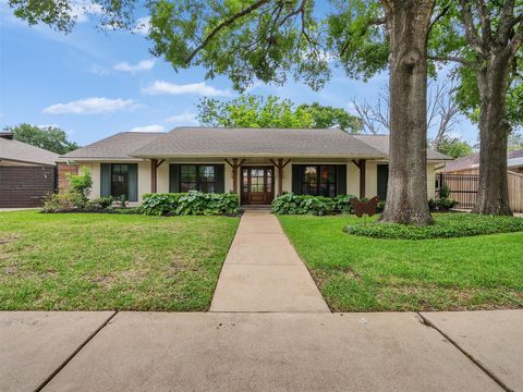 Photo of 7727 Meadowvale Drive, Houston, TX 77063 (MLS # 28964750)