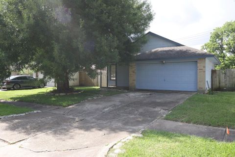 Photo of 14115 Clear Forest Drive, Sugar Land, TX 77498 (MLS # 29920594)