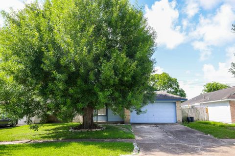 Photo of 14115 Clear Forest Drive, Sugar Land, TX 77498 (MLS # 29920594)