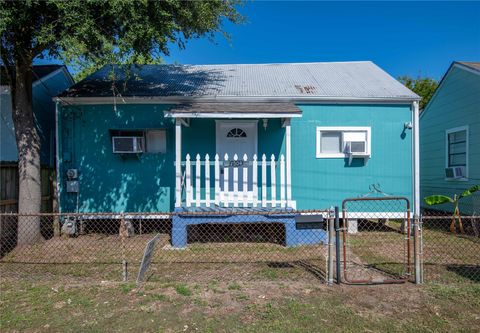 Photo of 1504 J H Clouser Street, Galveston, TX 77550 (MLS # 97583630)