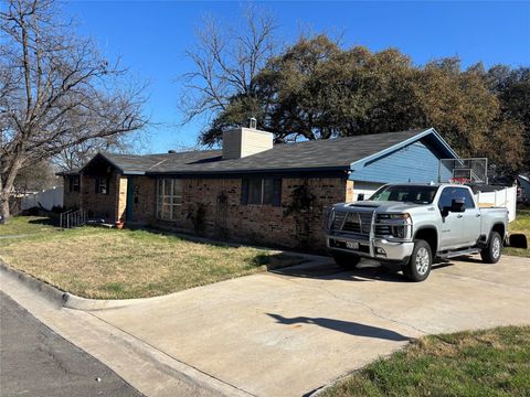 Homes For Sale - 708 W Avenue A<br/> Lampasas, TX 76550