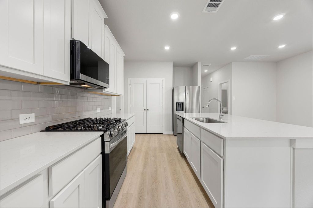 Photo of 302 Brazen Forest Trail, Magnolia, TX 77354 (MLS # 21877204)