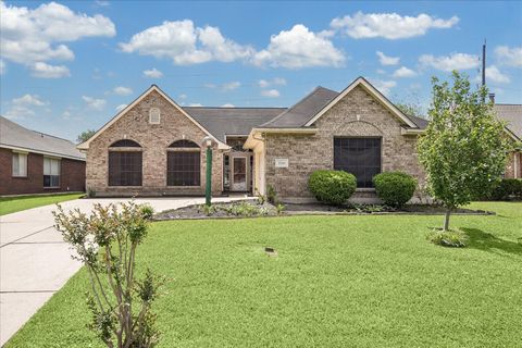 Photo of 2726 N Larkspur Circle Cir, Pearland, TX 77584 (MLS # 74814167)