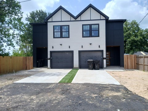 Photo of 2195 W Lang #B, Alvin, TX 77511 (MLS # 30267890)