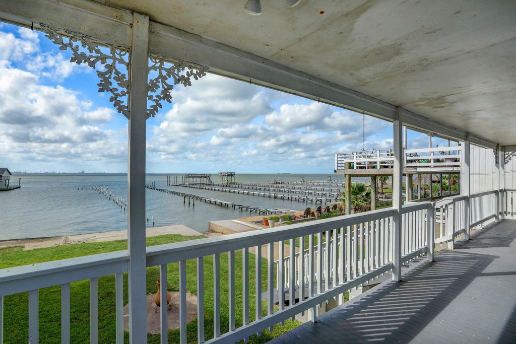Photo of 7814 Channelview Drive, Galveston, TX 77554 (MLS # 96010207)